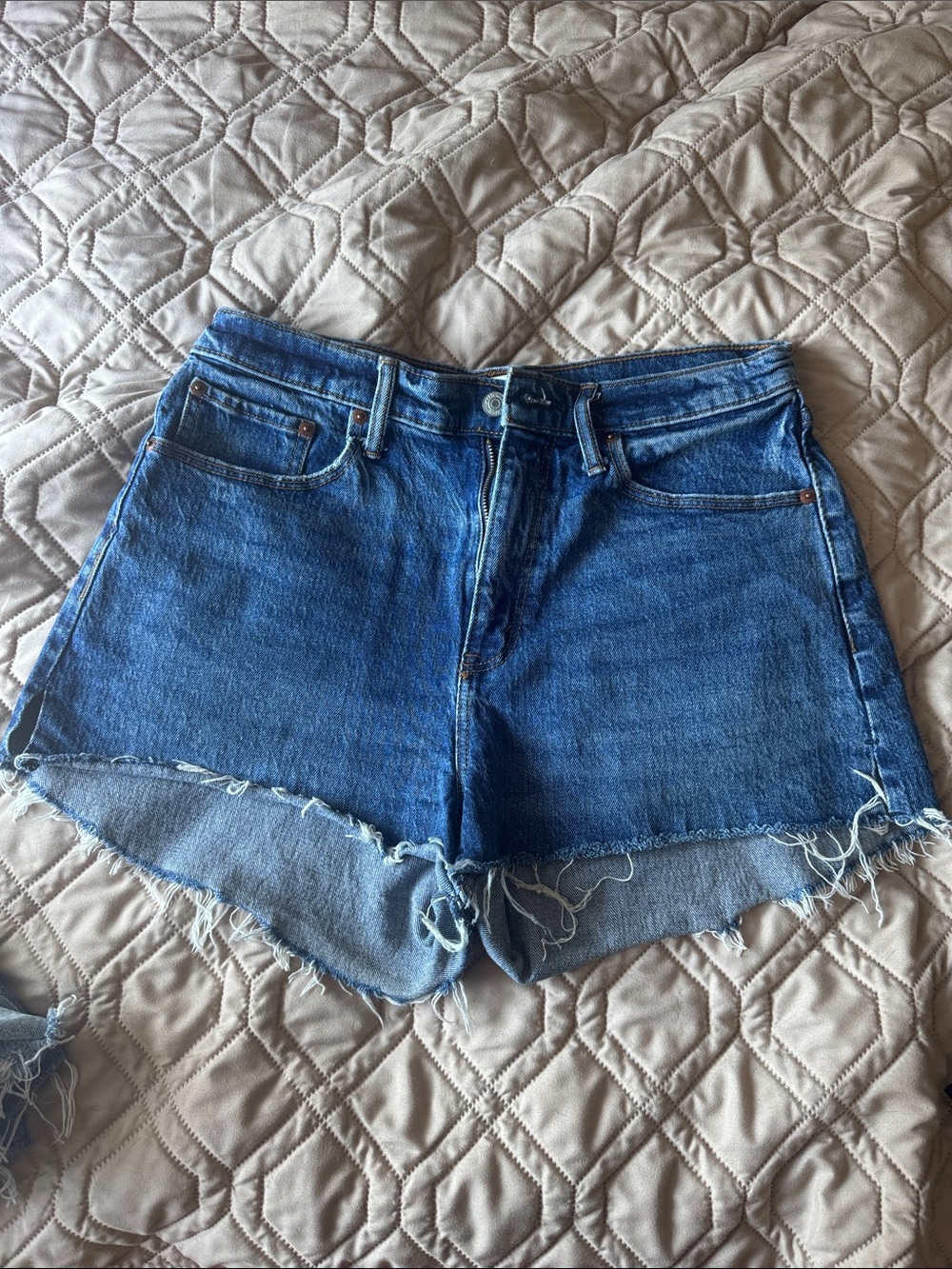 Abercrombie & Fitch the mom short high  curve love